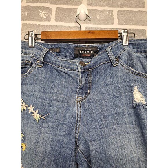 TORRID‎ Women's Distressed Floral Embroidered BoyFriend  Jeans Size 14R - Picture 5 of 8